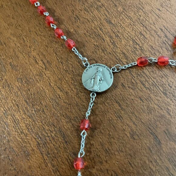 Vintage Pope John Paul II Red Bead Catholic Rosary Crucifix - Picture 4 of 4